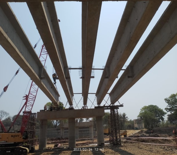 Girder Erection is in Progress @ MJB 27+762-1